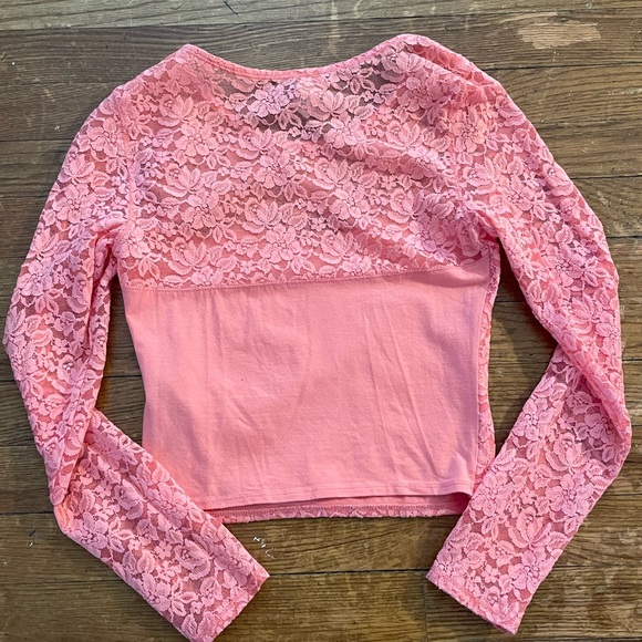 Abercrombie and Fitch Lace Top with Lining - Picture 2 of 3